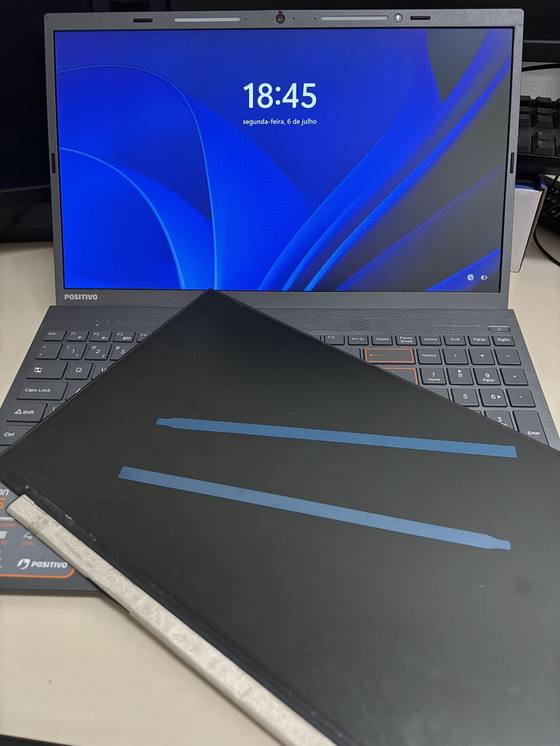 Manutenção de notebook, substituição de tela